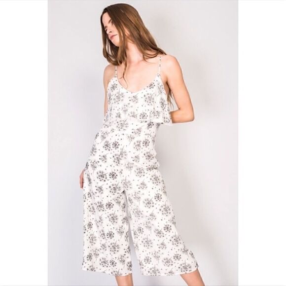 Ribbon Grey size small Black and white floral romper - Picture 3 of 9